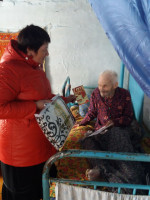 Глава сельского поселения Калтымановский сельсовет Флорида Мухаметовна Мосейчук поздравила с 90 летием – Ярошко Алексея Фомича.